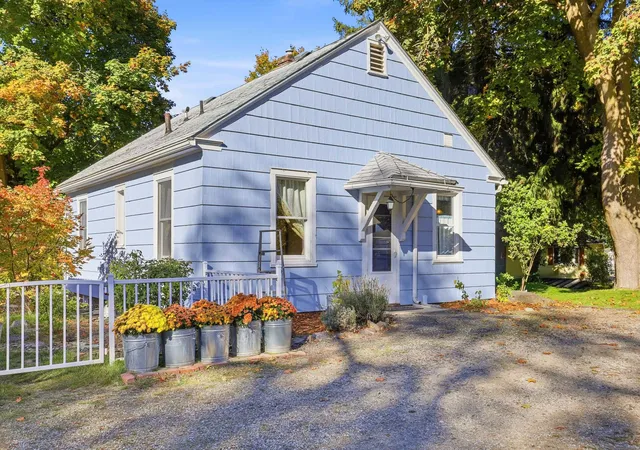 Photo 4 of Single family home for sale at 619 W Graves Rd, Spokane, WA 99218 | MLS# 202625757 | Listing updated on 2026-10-21