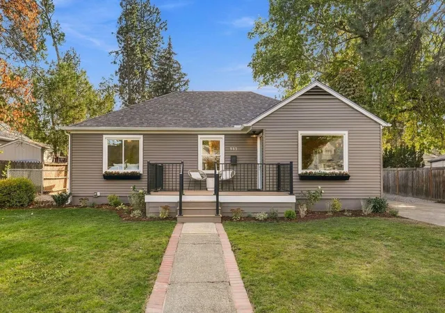 Photo 1 of Sale Pending at 952 E Thurston Ave, Spokane, WA 99203 | MLS# 202625761 | Listing updated on 2026-10-20