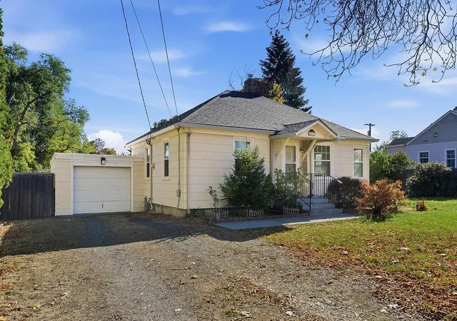 Photo 2 of Single family home for sale at 517 S Bowdish Rd, Spokane Valley, WA 99206 | MLS# 202625763 | Listing updated on 2026-10-21