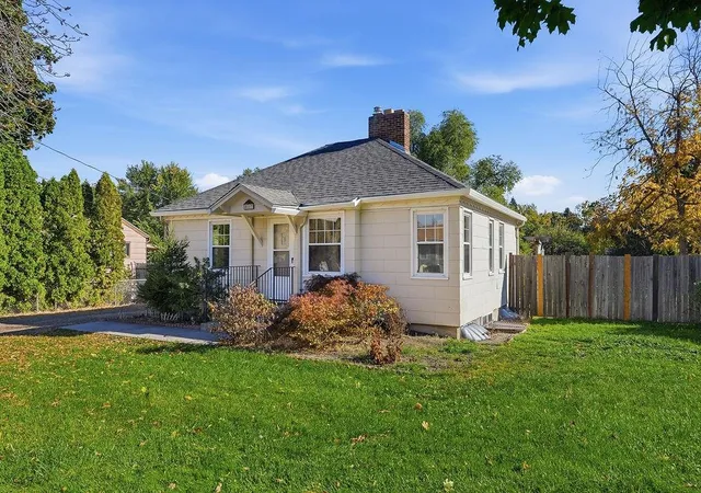 Photo 3 of Single family home for sale at 517 S Bowdish Rd, Spokane Valley, WA 99206 | MLS# 202625763 | Listing updated on 2026-10-21