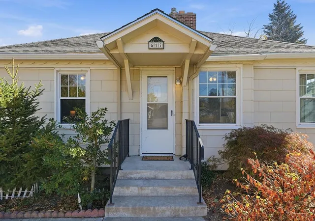 Photo 3 of Single family home for sale at 517 S Bowdish Rd, Spokane Valley, WA 99206 | MLS# 202625763 | Listing updated on 2026-10-21