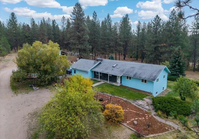 Single family home for sale at 29210 N Dalton Rd, Deer Park, WA 99006 | MLS# 202625807