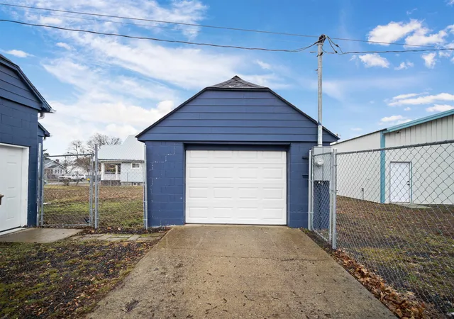Photo 1 of Single family home for sale at 2425 W Sinto Ave, Spokane, WA 99201 | MLS# 202625808 | Listing updated on 2026-10-17