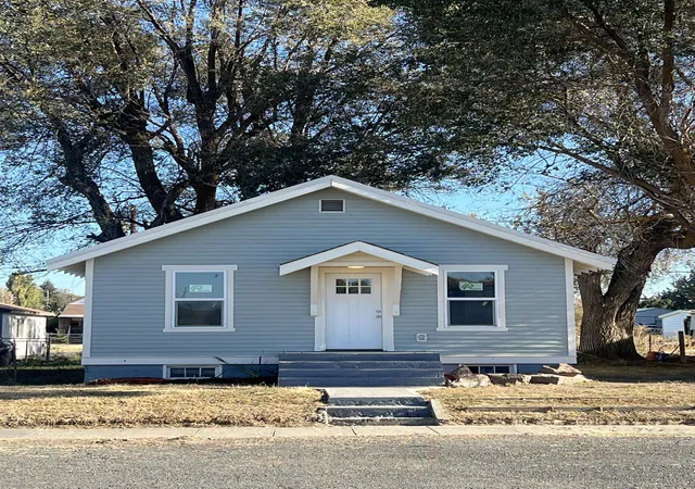 Photo 2 of Single family home for sale at 410 E Alder Ave, Ritzville, WA 99169 | MLS# 202625837 | Listing updated on 2026-10-23