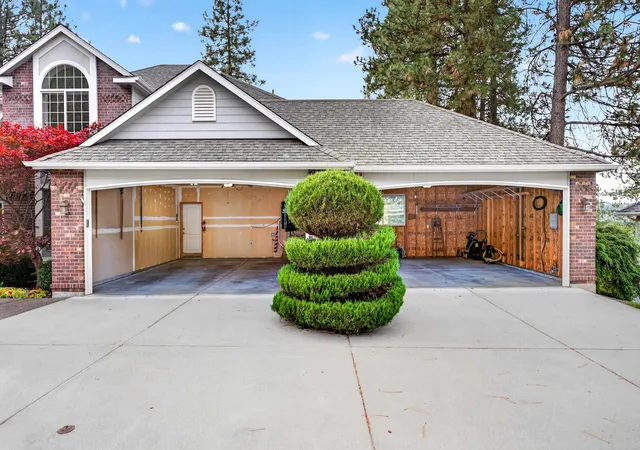 Photo 2 of Single family home for sale at 1306 E Blackwood Ln, Spokane, WA 99223 | MLS# 202625838 | Listing updated on 2026-10-28