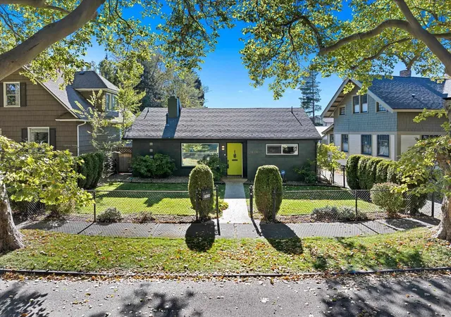 Photo 2 of Single family home for sale at 2939 W Dean Ave, Spokane, WA 99201 | MLS# 202625842 | Listing updated on 2026-10-17