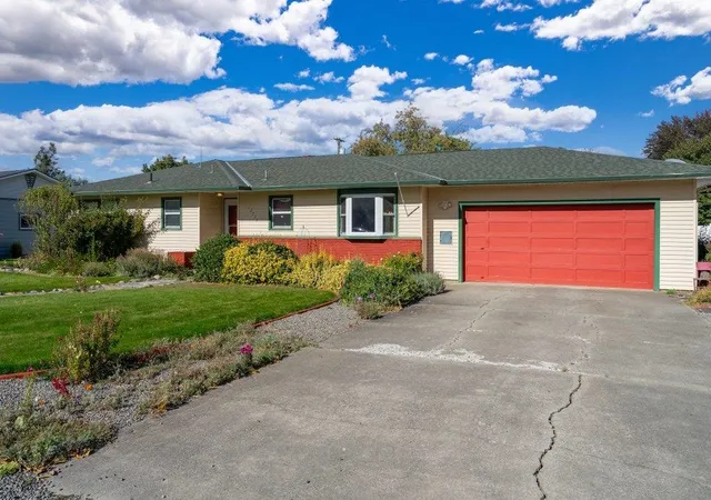 Photo 1 of Sale Pending at 12725 E 10th Avenue, Spokane Valley, WA 99216 | MLS# 202625844 | Listing updated on 2026-10-20
