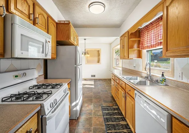 Photo 4 of Sale Pending at 12725 E 10th Avenue, Spokane Valley, WA 99216 | MLS# 202625844 | Listing updated on 2026-10-20