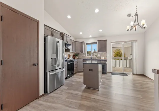 Photo 3 of Single family home for sale at 521 N Calvin Ln, Spokane Valley, WA 99216 | MLS# 202625883 | Listing updated on 2026-10-22