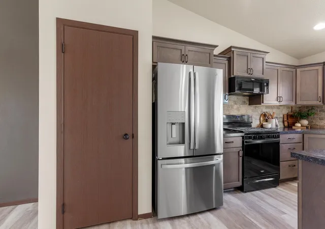 Photo 4 of Single family home for sale at 521 N Calvin Ln, Spokane Valley, WA 99216 | MLS# 202625883 | Listing updated on 2026-10-22