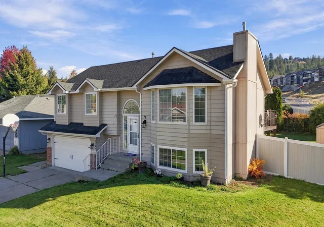 Photo 2 of Single family home for sale at 9104 N Farmdale St, Spokane, WA 99208 | MLS# 202625903 | Listing updated on 2026-10-19