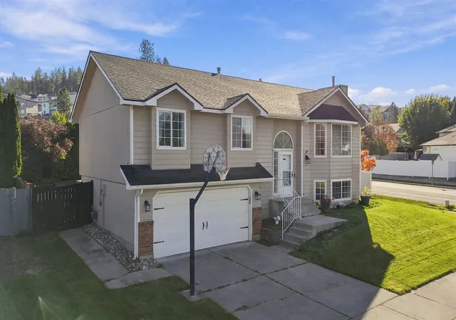 Photo 3 of Single family home for sale at 9104 N Farmdale St, Spokane, WA 99208 | MLS# 202625903 | Listing updated on 2026-10-19