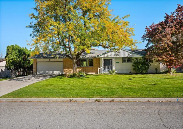Single family home for sale at 3811 S Sundown Dr, Spokane Valley, WA 99206 | MLS# 202625907