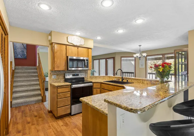 Photo 3 of Single family home for sale at 702 W Briar Cliff Ct, Spokane, WA 99218 | MLS# 202625908 | Listing updated on 2026-10-21