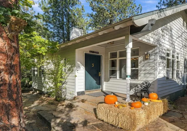 Photo 1 of Single family home for sale at 1306 S Center Dr, Spokane Valley, WA 99212 | MLS# 202625944 | Listing updated on 2026-10-26