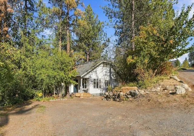 Photo 2 of Single family home for sale at 1306 S Center Dr, Spokane Valley, WA 99212 | MLS# 202625944 | Listing updated on 2026-10-26