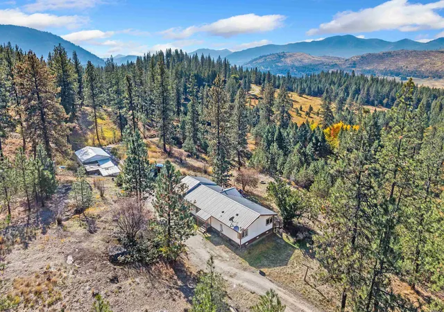 Photo 4 of Manufactured home for sale at 910a Laury Rd, Colville, WA 99114 | MLS# 202625979 | Listing updated on 2026-10-26