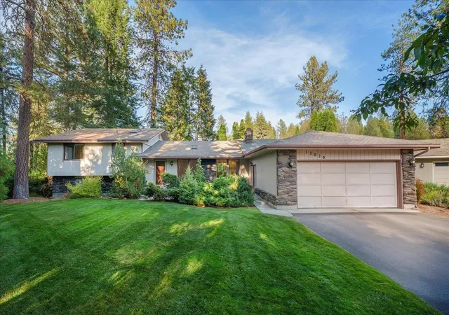 Photo 1 of Single family home for sale at 12020 N Vistawood Ct, Spokane, WA 99218 | MLS# 202625984 | Listing updated on 2026-10-27