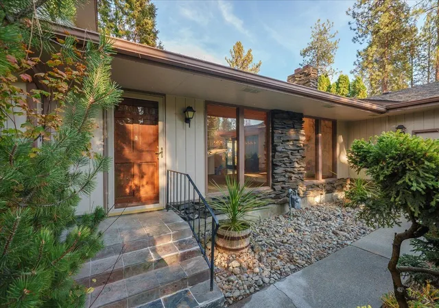 Photo 2 of Single family home for sale at 12020 N Vistawood Ct, Spokane, WA 99218 | MLS# 202625984 | Listing updated on 2026-10-27