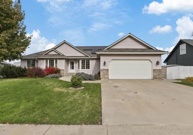 Single family home for sale at 2820 W Hawthorne Rd, Spokane, WA 99208 | MLS# 202626000