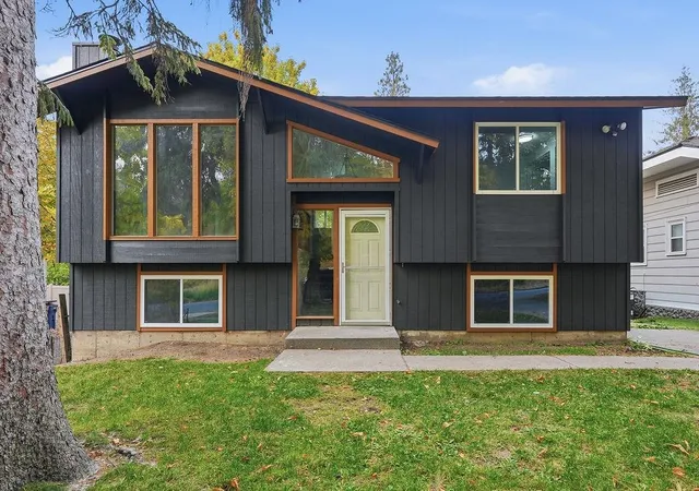 Photo 1 of Single family home for sale at 322 W 20th Avenue, Spokane, WA 99203 | MLS# 202626002 | Listing updated on 2026-10-21