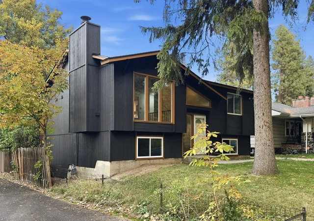 Photo 3 of Single family home for sale at 322 W 20th Avenue, Spokane, WA 99203 | MLS# 202626002 | Listing updated on 2026-10-21