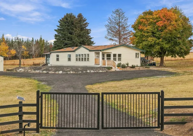 Photo 1 of Manufactured home for sale at 5519 S Chapman Rd, Greenacres, WA 99016 | MLS# 202626004 | Listing updated on 2026-10-21