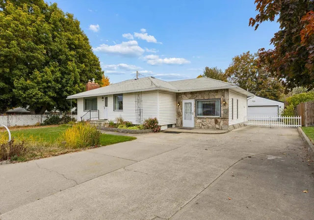 Photo 2 of Single family home for sale at 715 S Houk Rd, Spokane Valley, WA 99216 | MLS# 202626010 | Listing updated on 2026-10-21