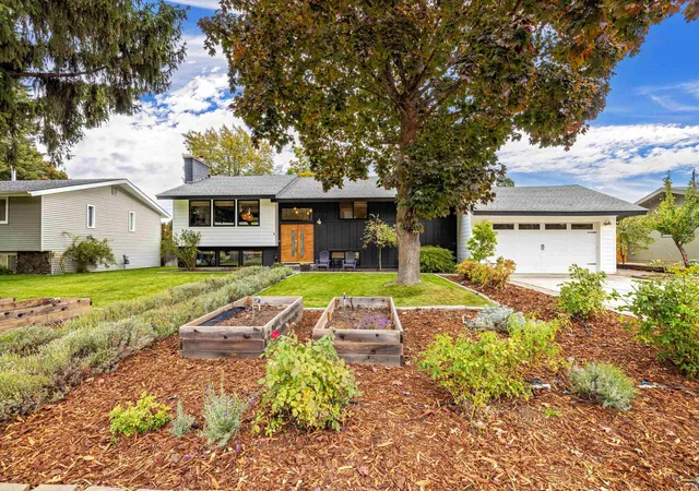 Photo 2 of Single family home for sale at 6021 S Napa St, Spokane, WA 99223 | MLS# 202626030 | Listing updated on 2026-10-21
