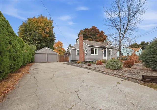 Photo 3 of Single family home for sale at 513 N Felts Rd, Spokane Valley, WA 99206 | MLS# 202626034 | Listing updated on 2026-10-21