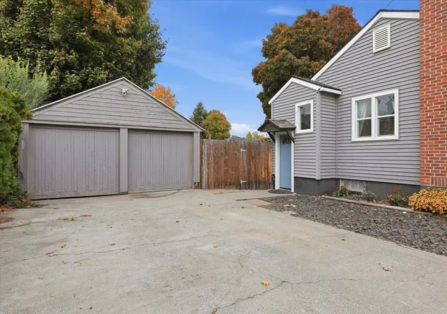 Photo 3 of Single family home for sale at 513 N Felts Rd, Spokane Valley, WA 99206 | MLS# 202626034 | Listing updated on 2026-10-21