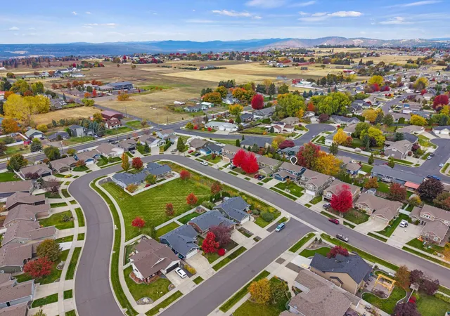 Photo 3 of Single family home for sale at 2708 W Ashley Cir, Spokane, WA 99208 | MLS# 202626036 | Listing updated on 2026-10-22
