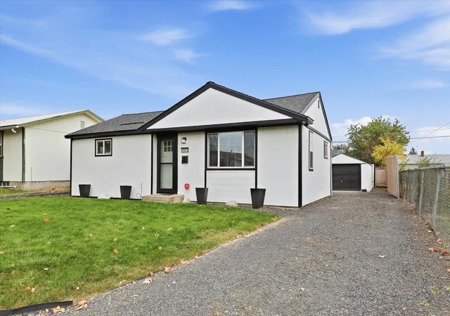 Photo 2 of Single family home for sale at 2802 N Smith St, Spokane, WA 99207 | MLS# 202626050 | Listing updated on 2026-10-23