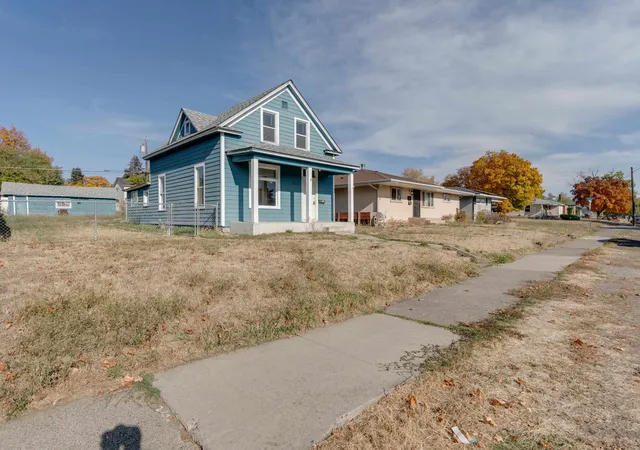 Photo 2 of Single family home for sale at 1517 E Bridgeport Ave, Spokane, WA 99207 | MLS# 202626057 | Listing updated on 2026-10-22