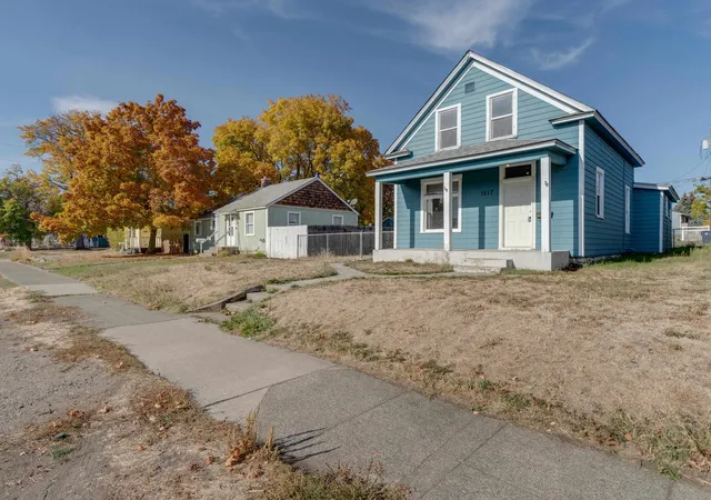 Photo 3 of Single family home for sale at 1517 E Bridgeport Ave, Spokane, WA 99207 | MLS# 202626057 | Listing updated on 2026-10-22