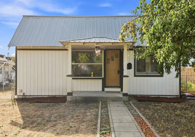Photo 1 of Single family home for sale at 520 S Ferrall St, Spokane, WA 99202 | MLS# 202626064 | Listing updated on 2026-10-22