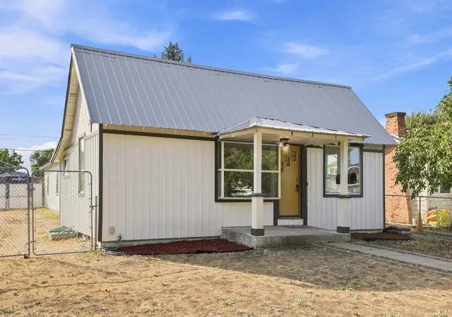 Photo 2 of Single family home for sale at 520 S Ferrall St, Spokane, WA 99202 | MLS# 202626064 | Listing updated on 2026-10-22