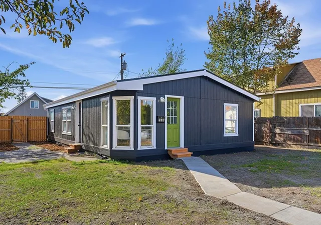 Photo 1 of Sale Pending at 718 E Bridgeport Ave, Spokane, WA 99207 | MLS# 202626094 | Listing updated on 2026-10-26