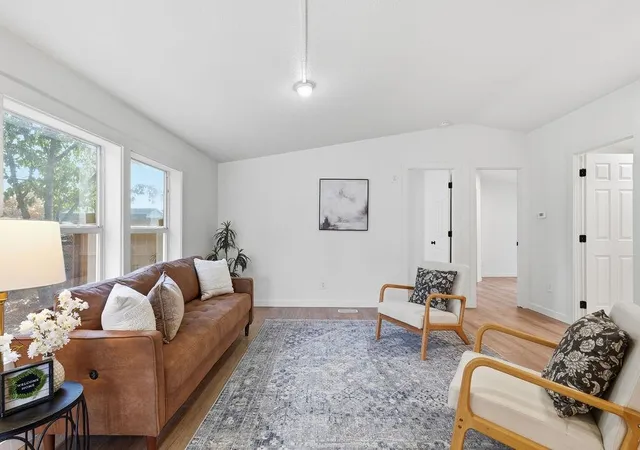 Photo 2 of Sale Pending at 718 E Bridgeport Ave, Spokane, WA 99207 | MLS# 202626094 | Listing updated on 2026-10-26