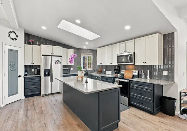 Photo 2 of Manufactured home for sale at 504 S Coach St, Spokane Valley, WA 99016 | MLS# 202626104 | Listing updated on 2026-10-23