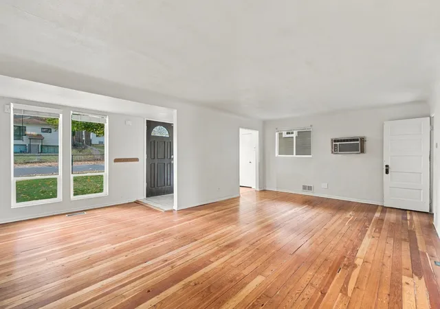 Photo 4 of Single family home for sale at 1311 E 13th Avenue, Spokane, WA 99202 | MLS# 202626118 | Listing updated on 2026-10-23