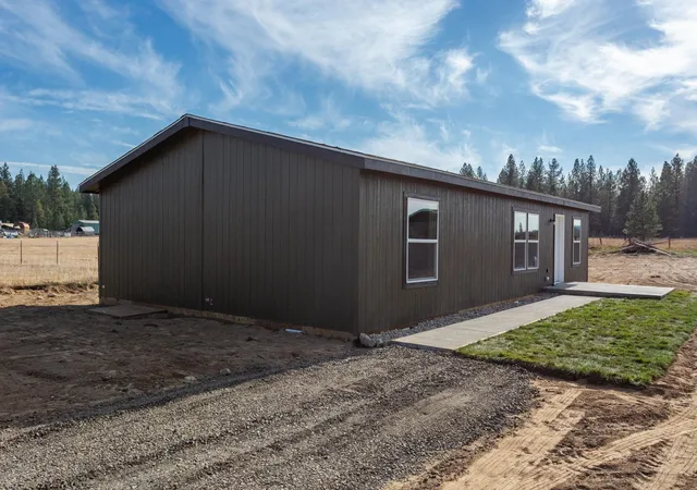 Photo 1 of Manufactured home for sale at 7910 E Valley Rd, Elk, WA 99009 | MLS# 202626142 | Listing updated on 2026-10-24