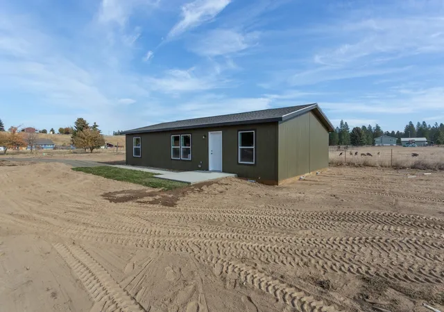 Photo 3 of Manufactured home for sale at 7910 E Valley Rd, Elk, WA 99009 | MLS# 202626142 | Listing updated on 2026-10-24