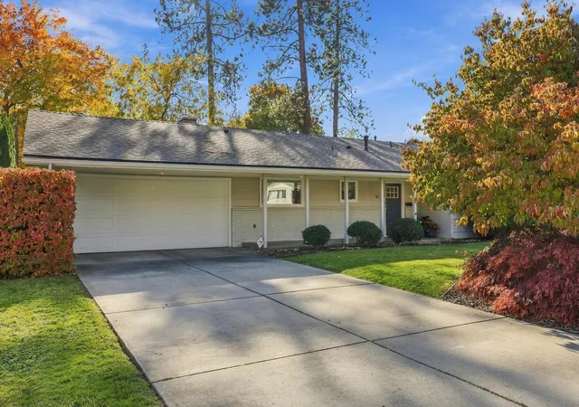 Photo 3 of Single family home for sale at 1624 E 34th Avenue, Spokane, WA 99203 | MLS# 202626158 | Listing updated on 2026-10-26