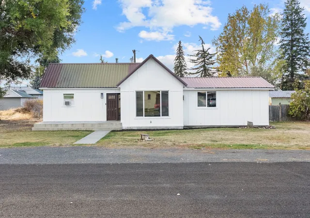 Single family home for sale at 1207 Washington St, Davenport, WA 99122 | MLS# 202626160