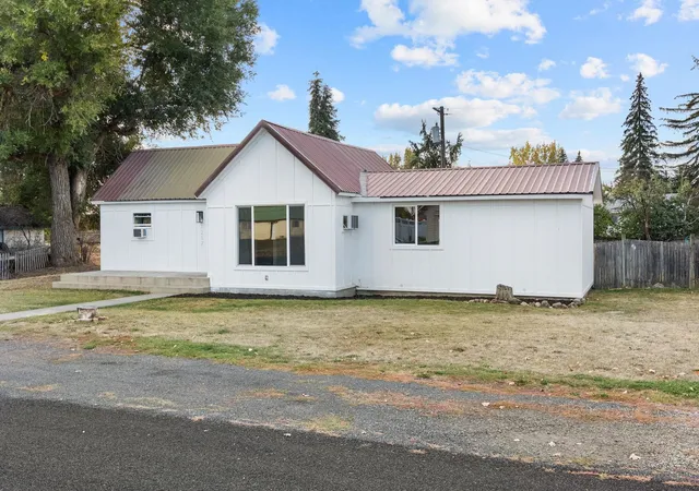 Photo 1 of Single family home for sale at 1207 Washington St, Davenport, WA 99122 | MLS# 202626160 | Listing updated on 2026-10-27