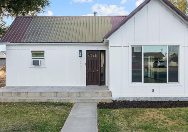 Photo 2 of Single family home for sale at 1207 Washington St, Davenport, WA 99122 | MLS# 202626160 | Listing updated on 2026-10-27