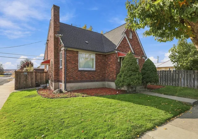 Photo 2 of Single family home for sale at 401 W 4th Street, Sprague, WA 99032 | MLS# 202626183 | Listing updated on 2026-10-26