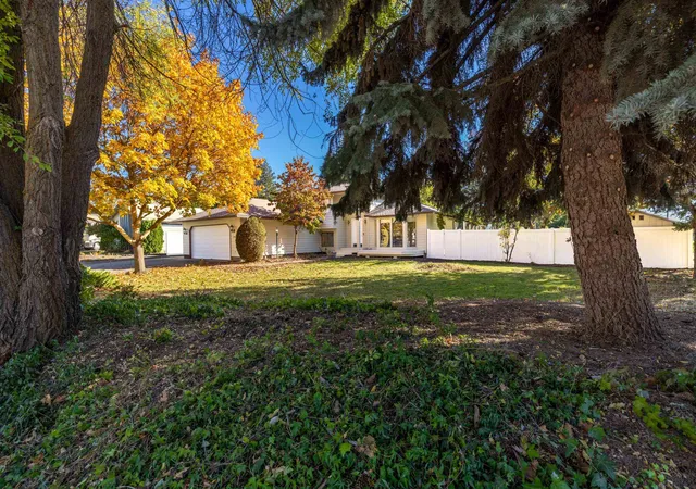 Photo 2 of Single family home for sale at 2906 E 61st Court, Spokane, WA 99223 | MLS# 202626184 | Listing updated on 2026-10-24