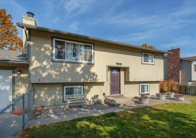 Photo 2 of Single family home for sale at 7819 E Augusta Ave, Spokane Valley, WA 99212 | MLS# 202626185 | Listing updated on 2026-10-24